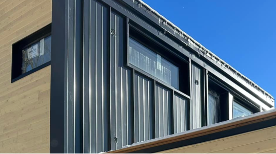 ToleTSCQuebec.ca offre des tôles et revêtements métalliques durables, esthétiques et fabriqués au Québec. Produits sur mesure, garantie jusqu’à 40 ans et service rapide